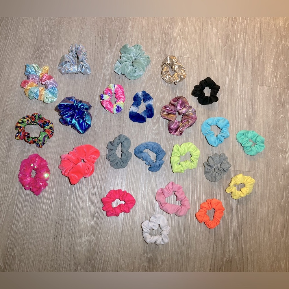 23 Multi-Colored Scrunchies + FREE gift!